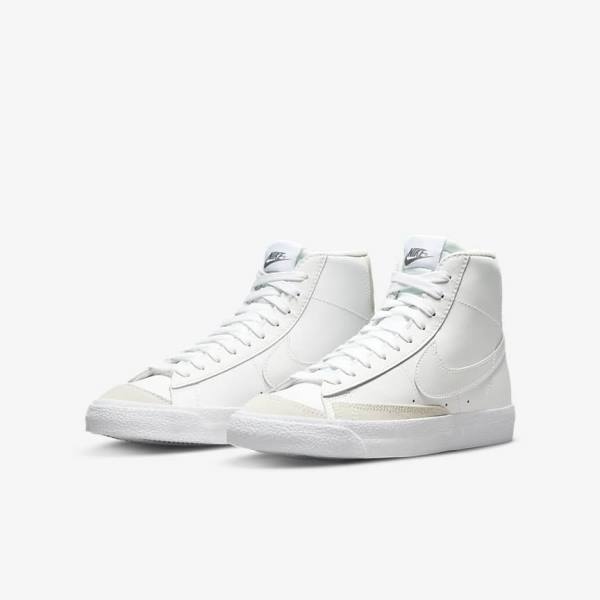 Nike Blazer Mid 77 Older Basketballschuhe Kinder Weiß Hellbraun Weiß | NK458ONG