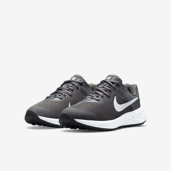 Nike Revolution 6 Older Straßen Laufschuhe Kinder Grau Weiß | NK046XKZ