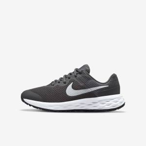 Nike Revolution 6 Older Straßen Laufschuhe Kinder Grau Weiß | NK046XKZ